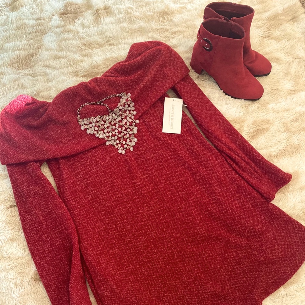 Off the shoulder dark red dress ❤️